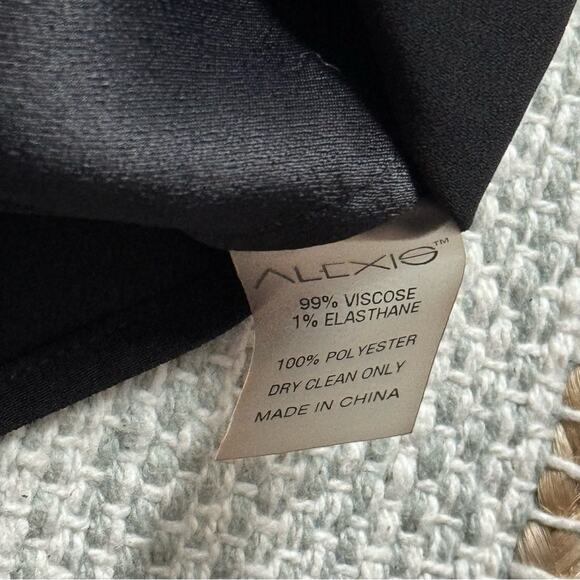 Alexis Black Bow Tie Neck Long Sleeves Classy Pullover Blouse Women’s Size Large - Picture 9 of 9